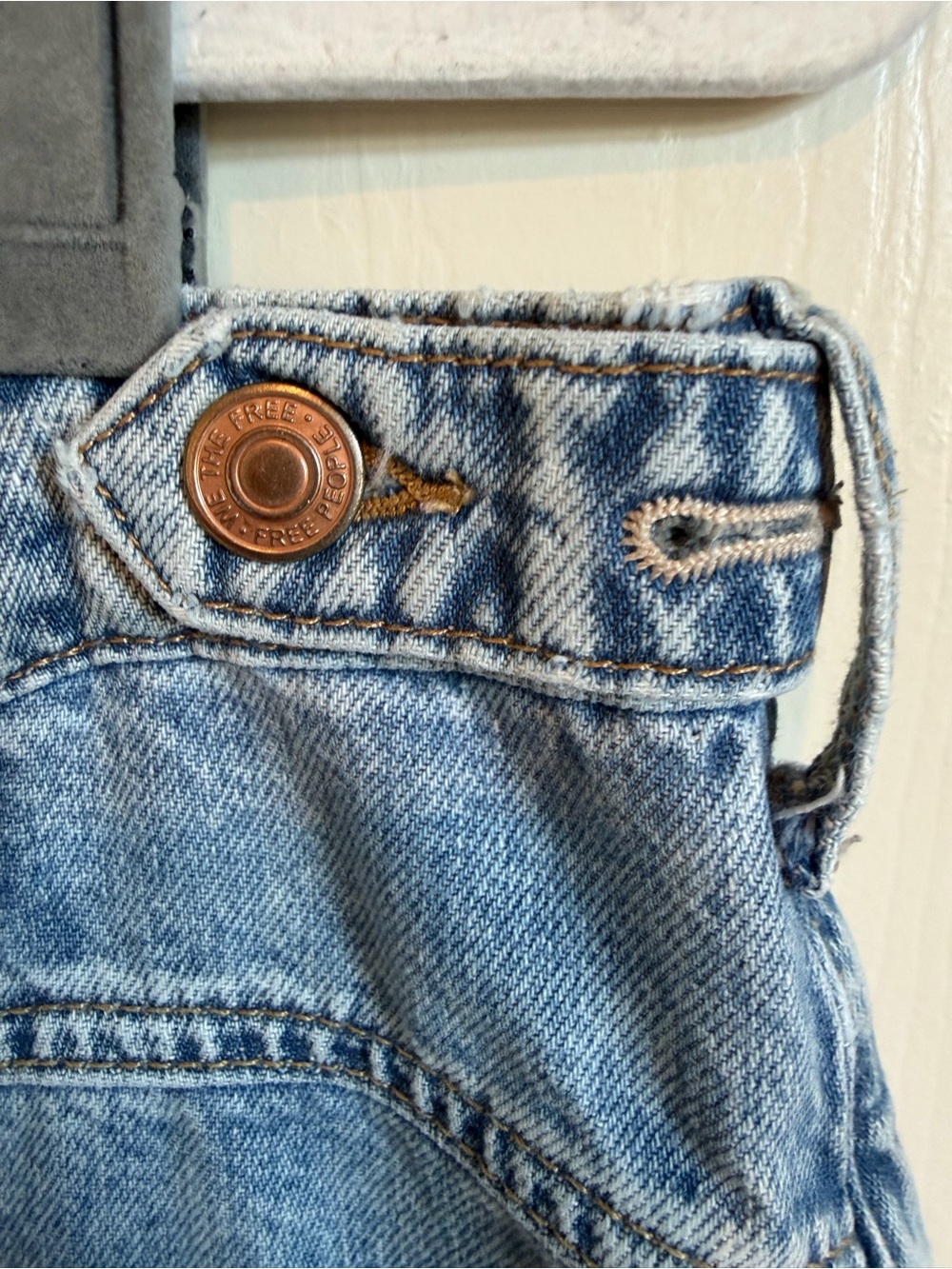 We The Free Palmer Baggy Denim. Very GUC Size 28 Lighter Blue 100% Cotton - Picture 6 of 7